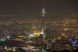 برج میلاد تهران در شب. منبع عکس: visitiran.ir. عکاس: نامشخص