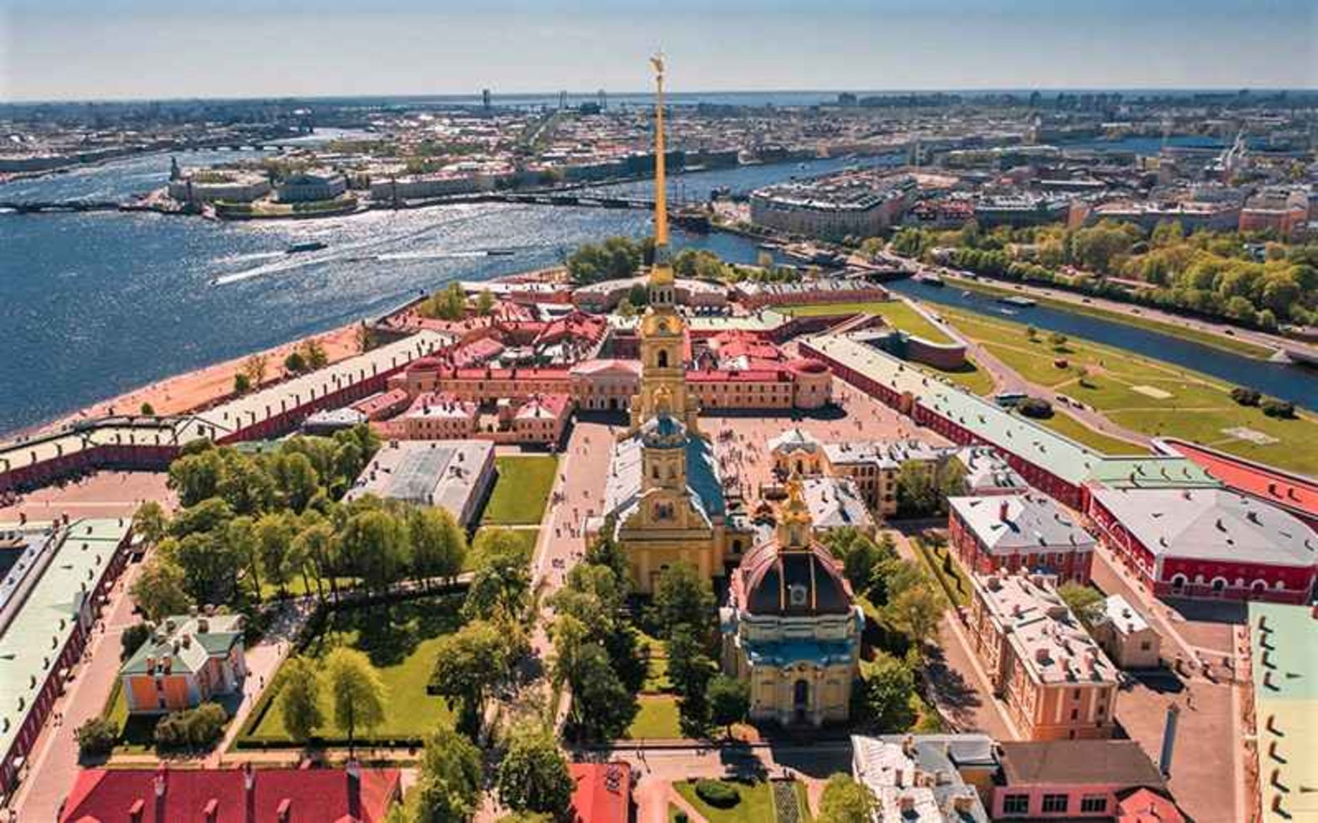 عکس هوایی قلعه پیتر و پل روسیه، منبع عکس: ets-russiatravel.com، عکاس: نامشخص