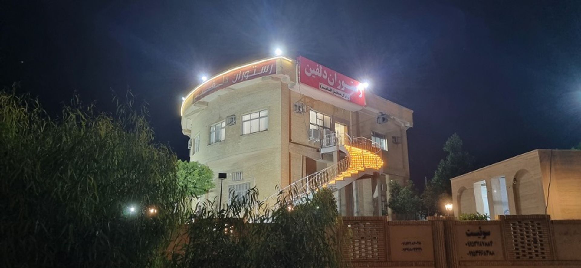 رستوران دلفین چابهار؛ منبع عکس: گوگل مپ؛ عکاس: اهورا اشکانی