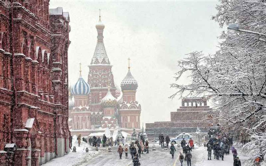 میدان سرخ مسکو در زمستان، منبع عکس: moscow-driver.com، عکاس: نامشخص 