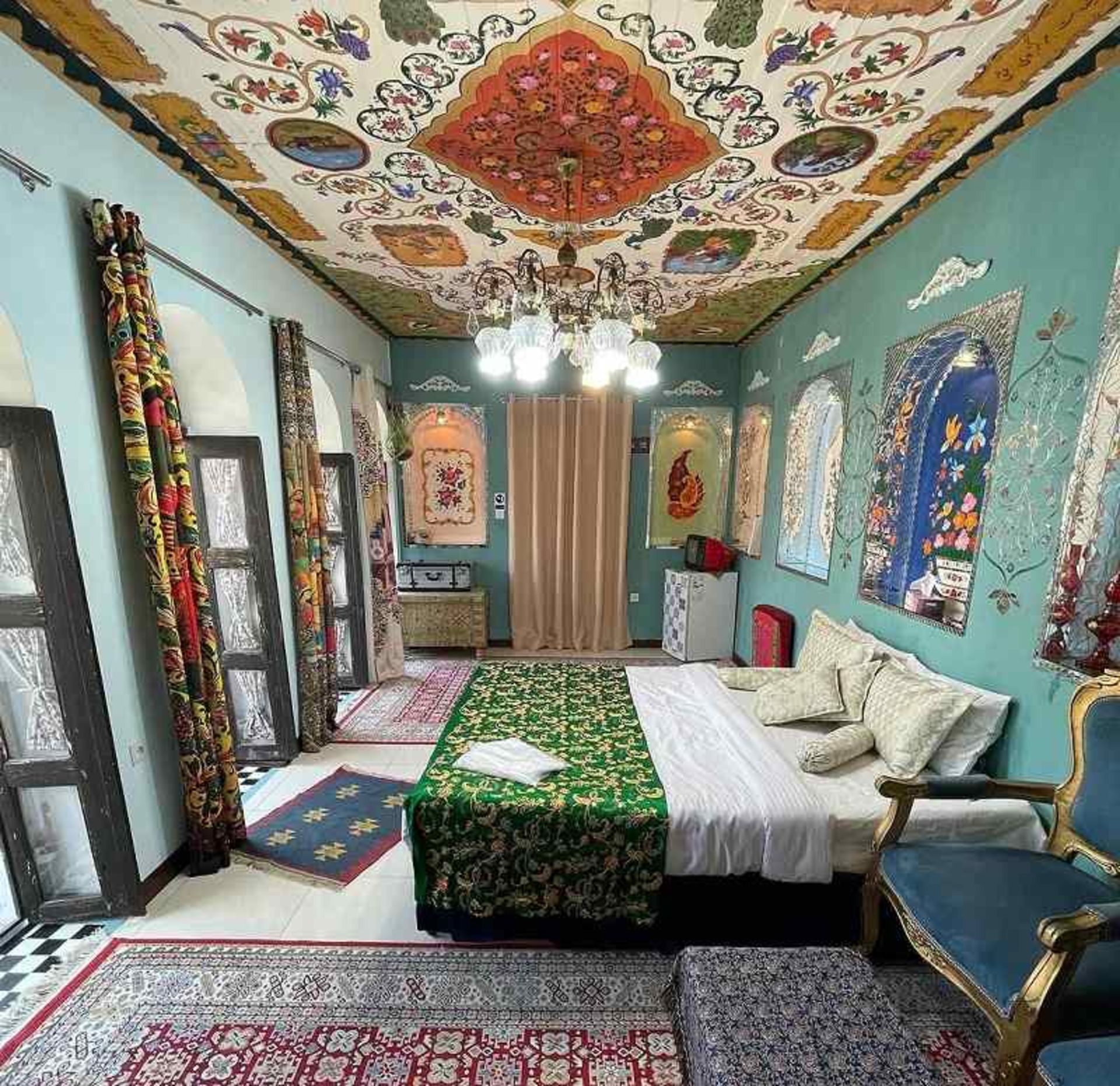 اتاق شاه نشین بومگردی ترنجستان شیراز؛ منبع عکس: اینستاگرام Toranjestanhouse. عکاس: نامشخص