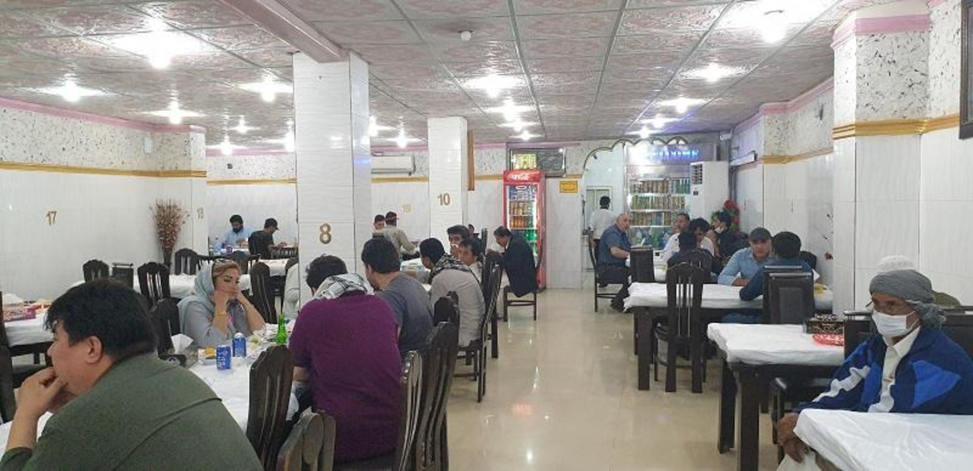 سالن رستوران سنتی بلوچ چابهار؛ منبع عکس: گوگل مپ؛ عکاس: امیر قاسمی