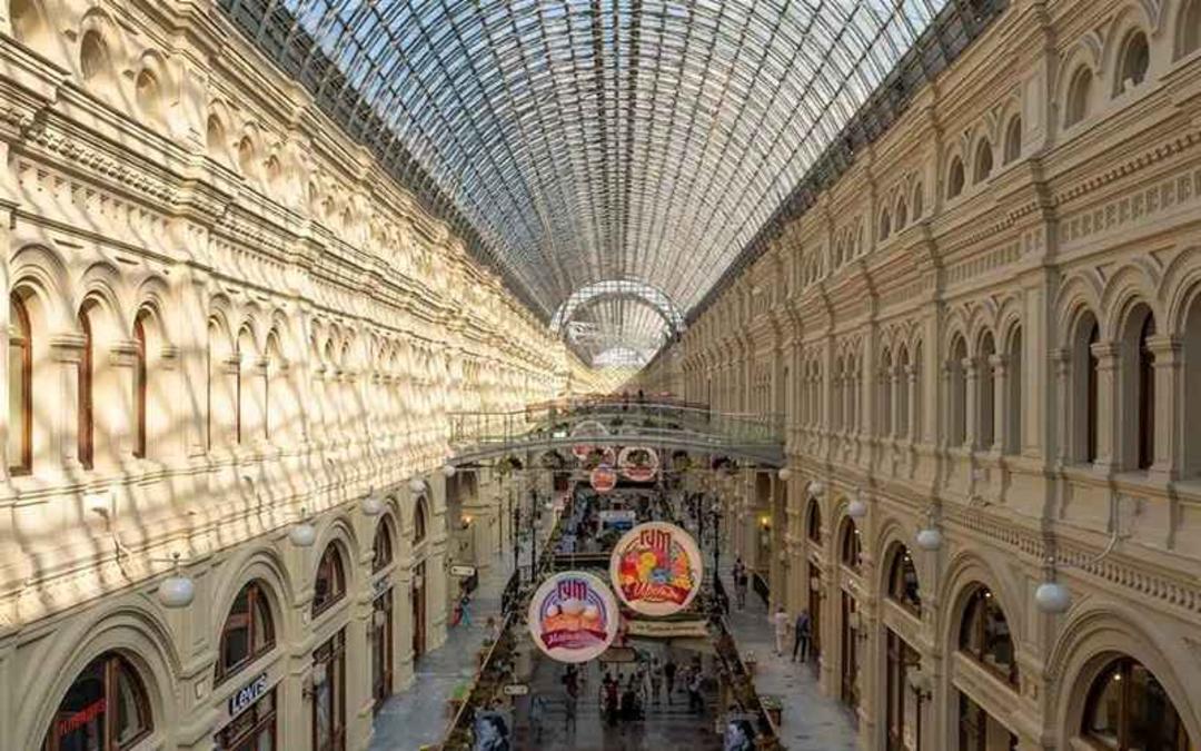 فضای داخلی مرکز خرید گوم مسکو، منبع عکس: businessinsider.com، عکاس: نامشخص