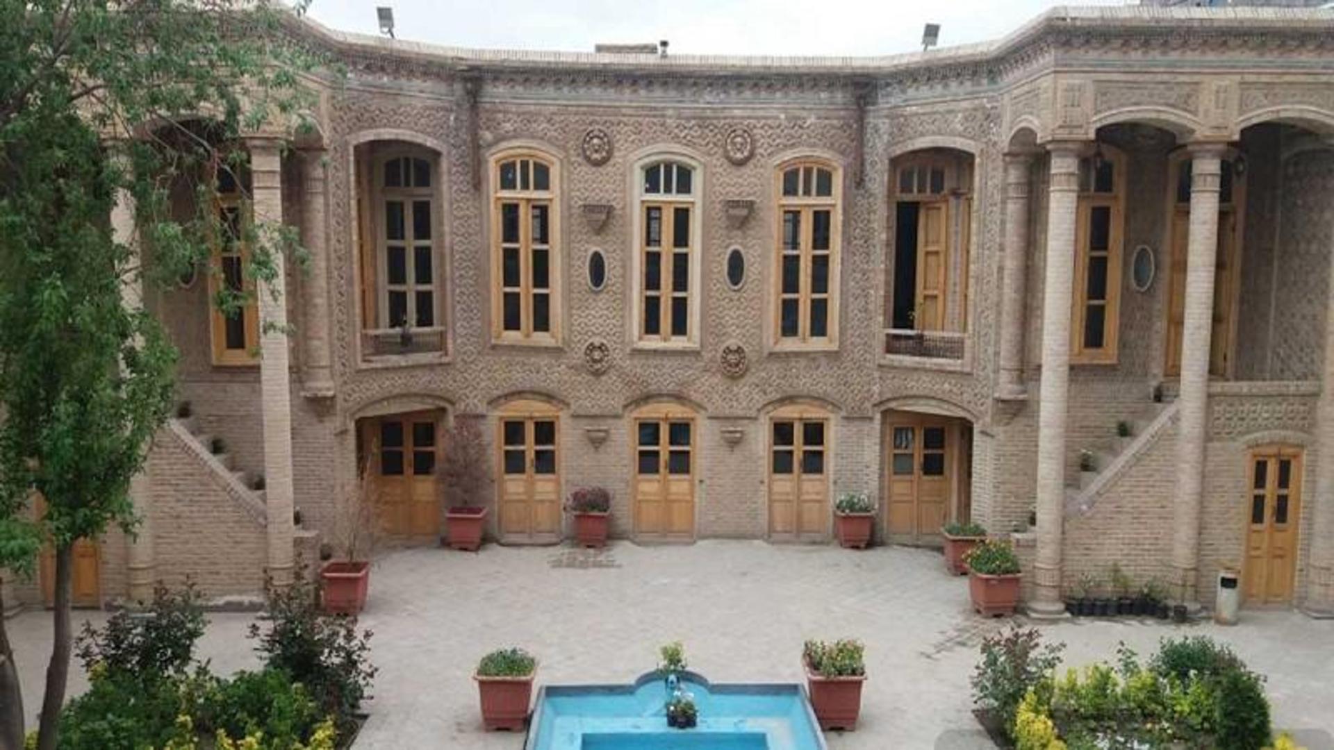 حیاط خانه تاریخی توکلی؛ منبع عکس: وب سایت Maghsad360.ir. عکاس: نامشخص