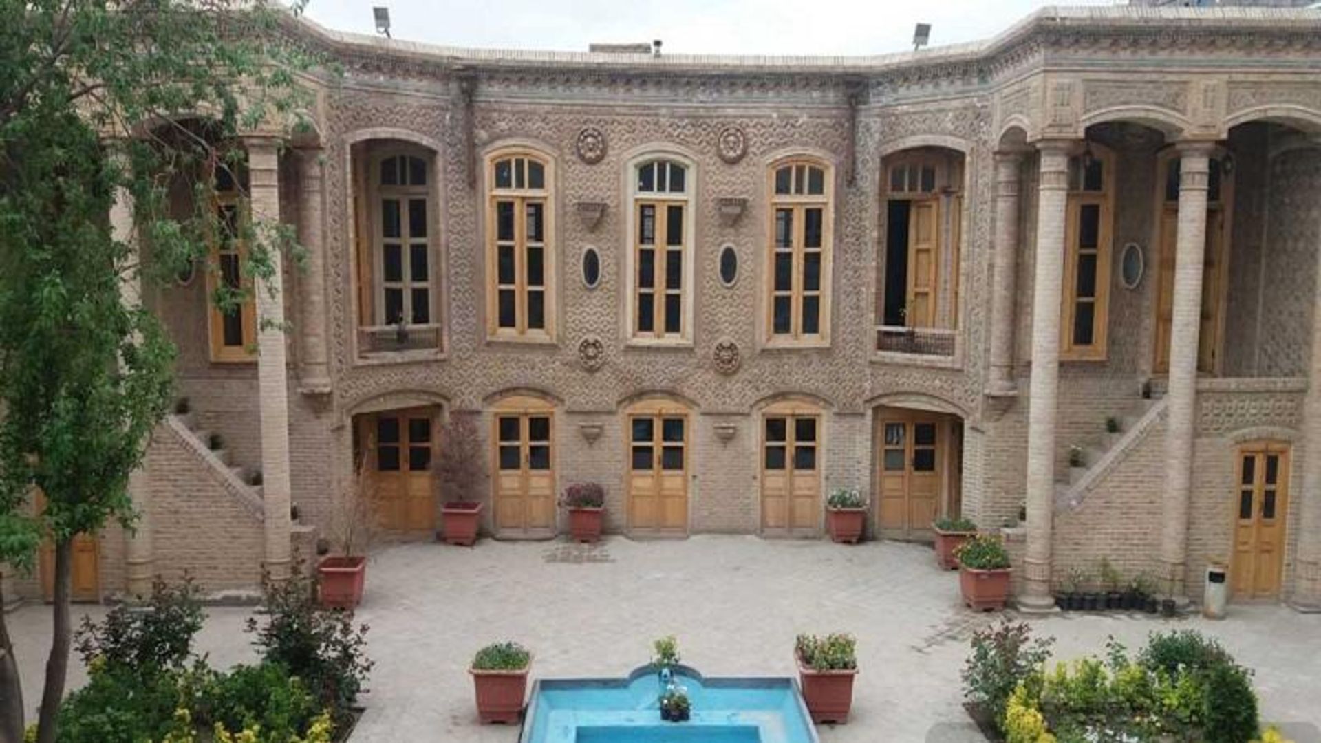حیاط خانه تاریخی توکلی؛ منبع عکس: وب سایت Maghsad360.ir. عکاس: نامشخص