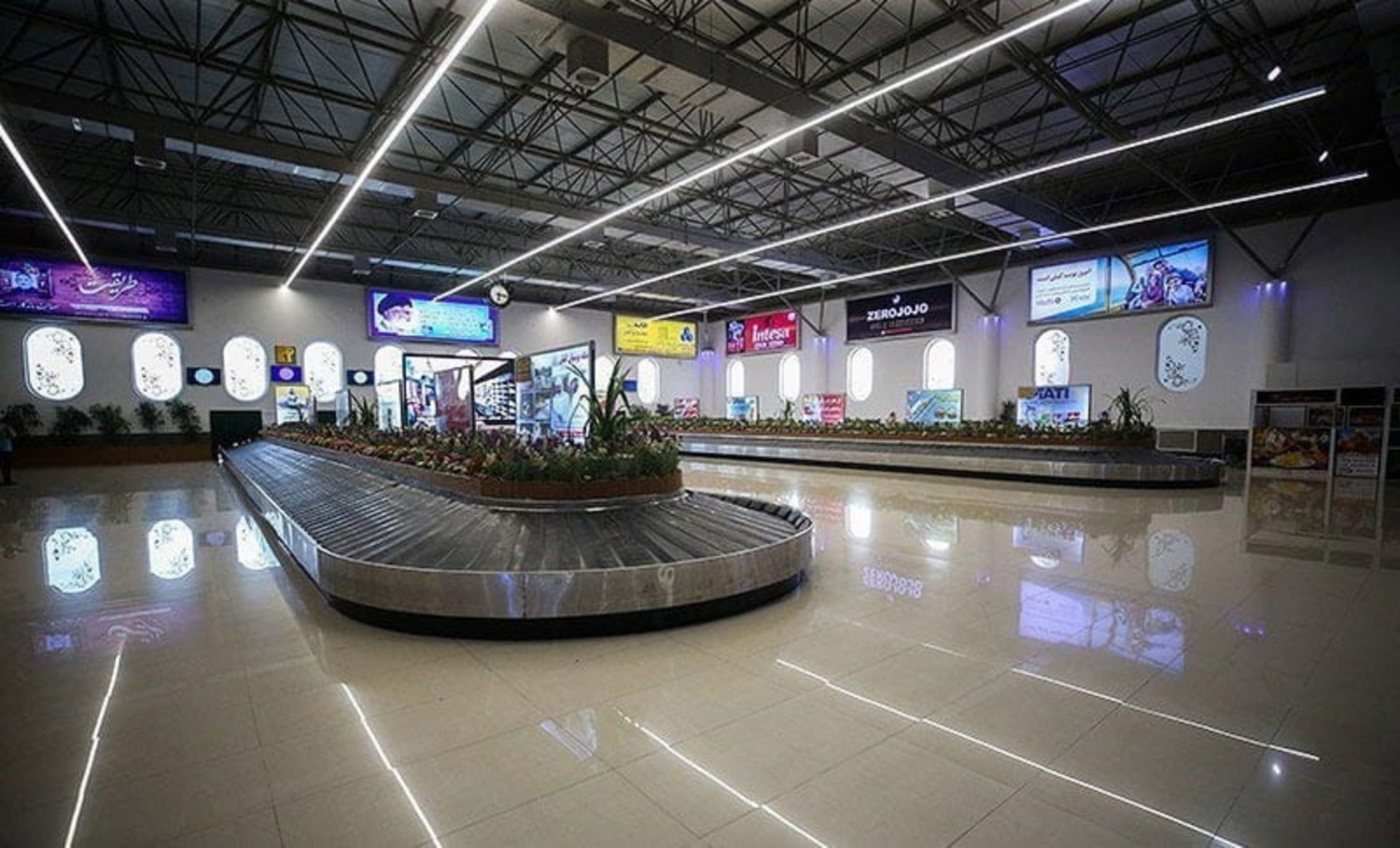 ریل تحویل بار فرودگاه بین المللی کیش، منبع عکس: ویکی مدیا، عکاس: نامشخص