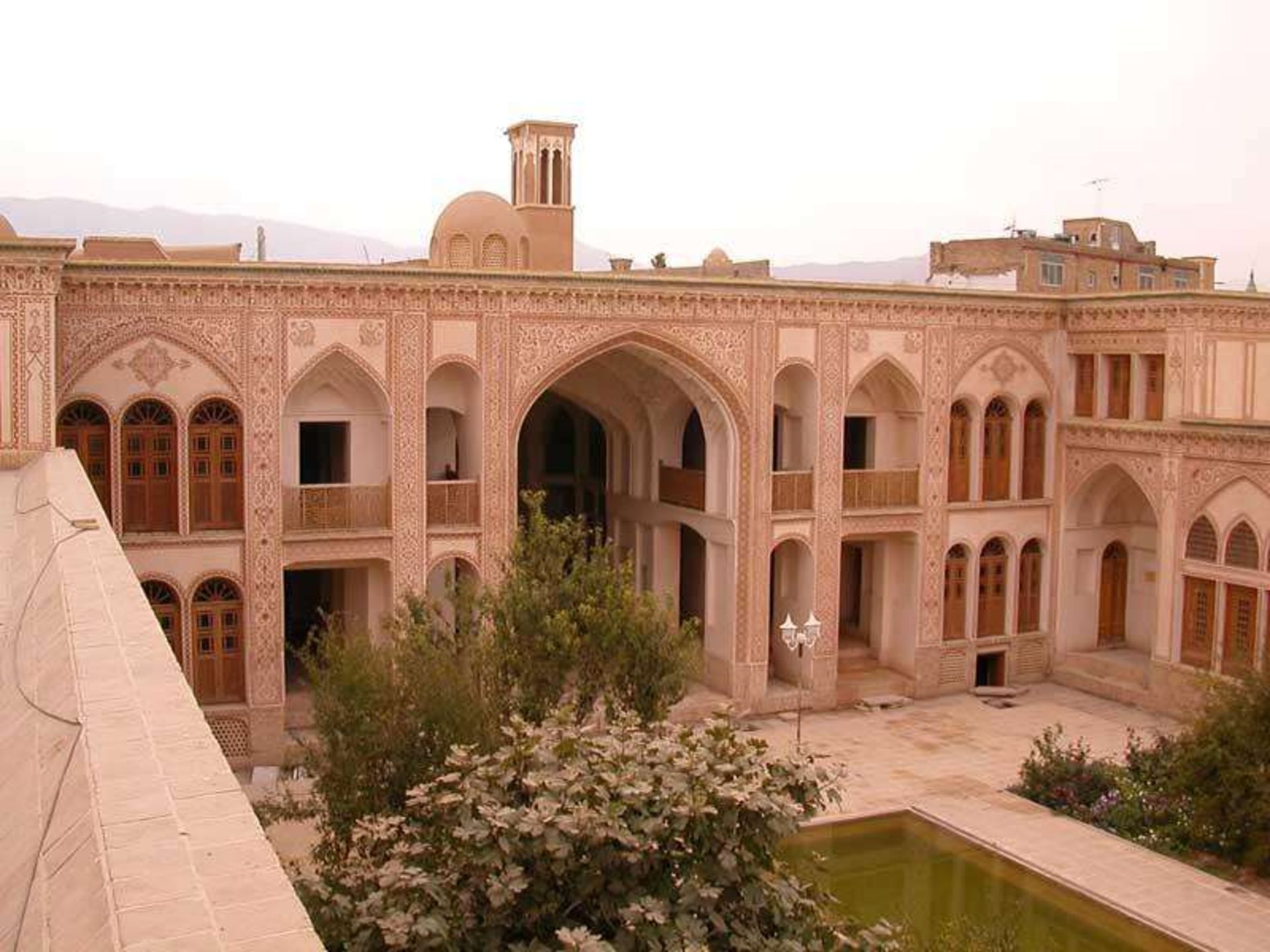 بادگیر خانه عامری؛ منبع عکس: وب‌سایت rihfars.ir؛ عکاس: نامشخص