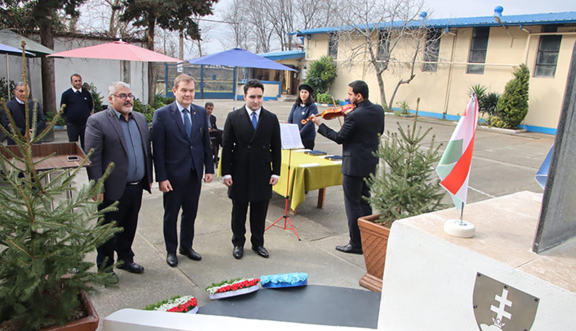 حضور سفیر مجارستان در مراسم افتتاح یادبود مجارستانی کاکاش