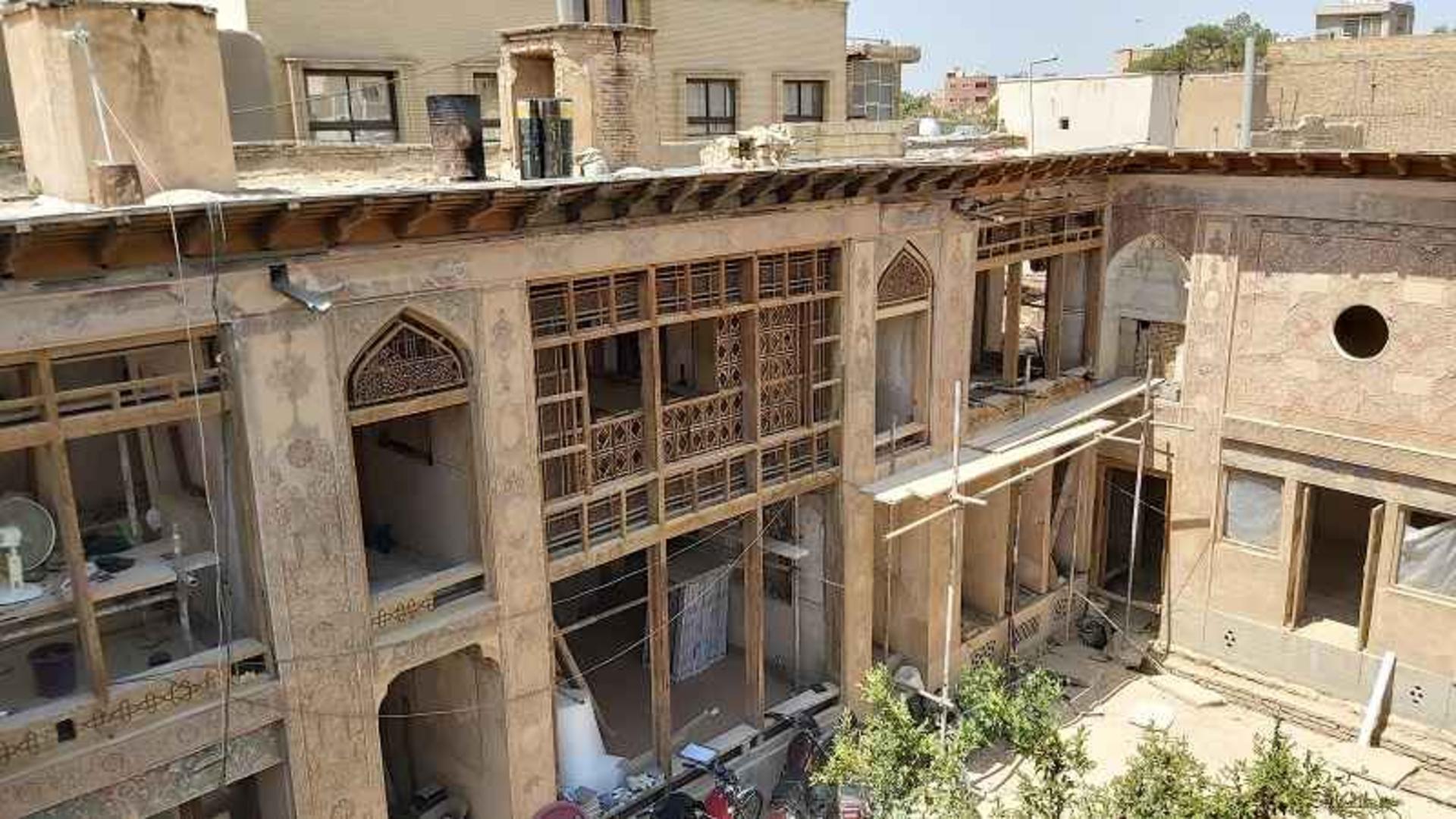 کاخ سرهنگ پیش از مرمت؛ منبع عکس: گوگل مپ؛ عکاس: مژگان محمدی