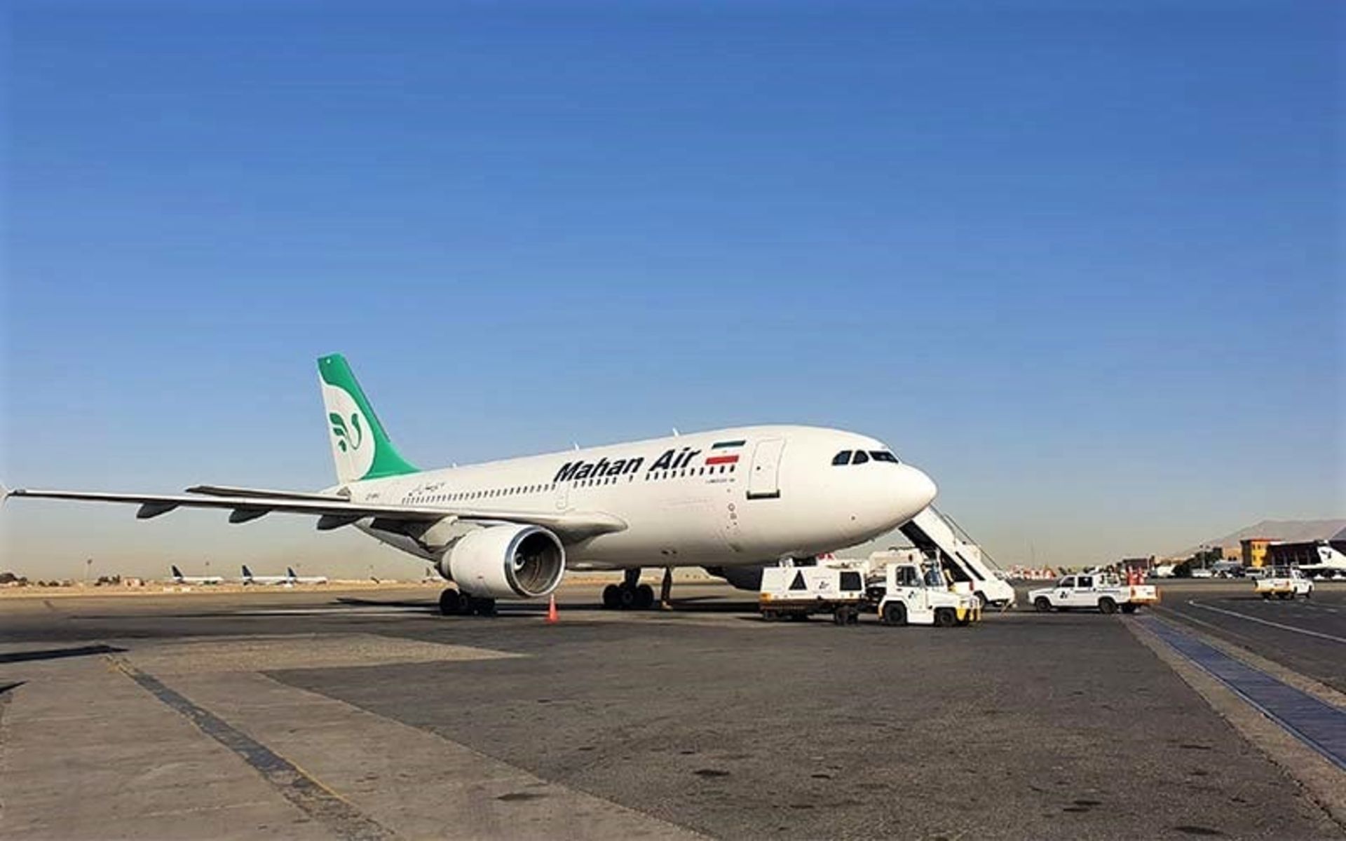 هواپیمای ماهان در فرودگاه مهرآباد، منبع عکس: گوگل مپ، عکاس: علیرضا اخلاقی