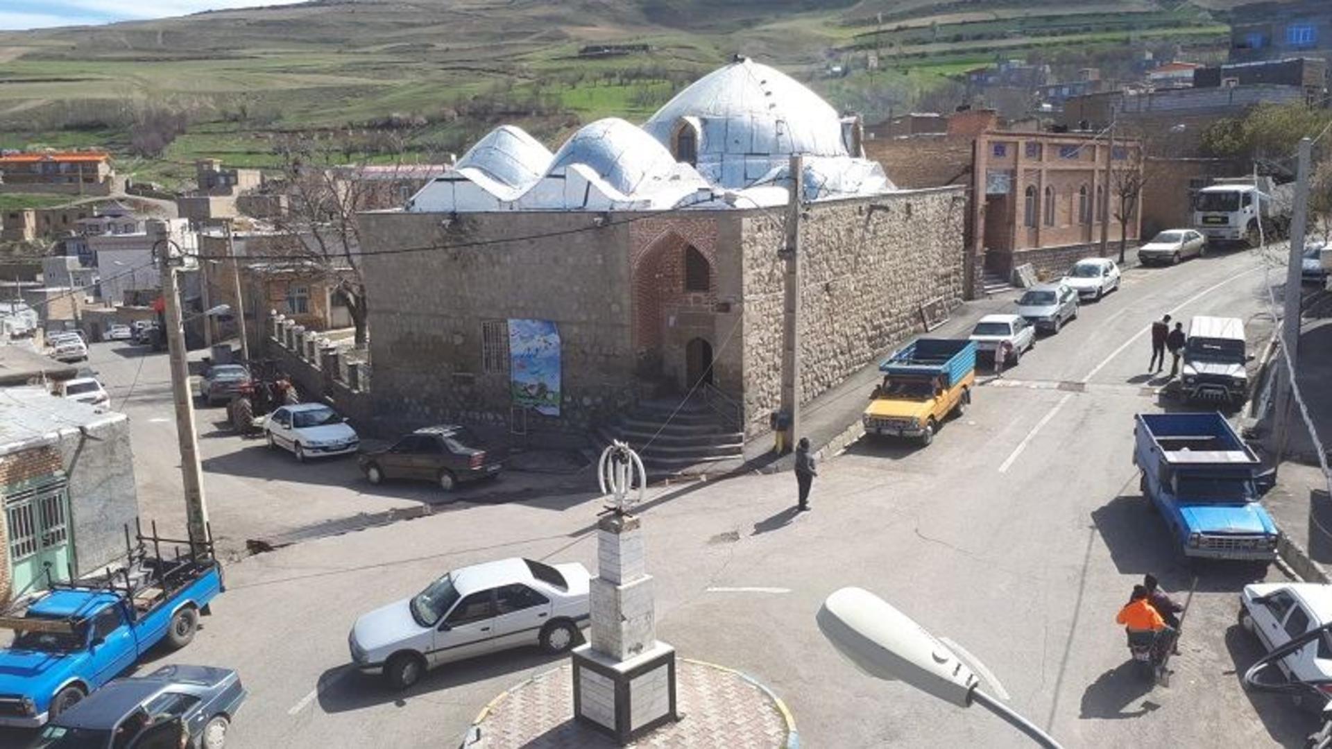 مسجد جامع خاروانا شهرستان ورزقان؛ منبع عکس: گوگل مپ؛ عکاس: alex shahi