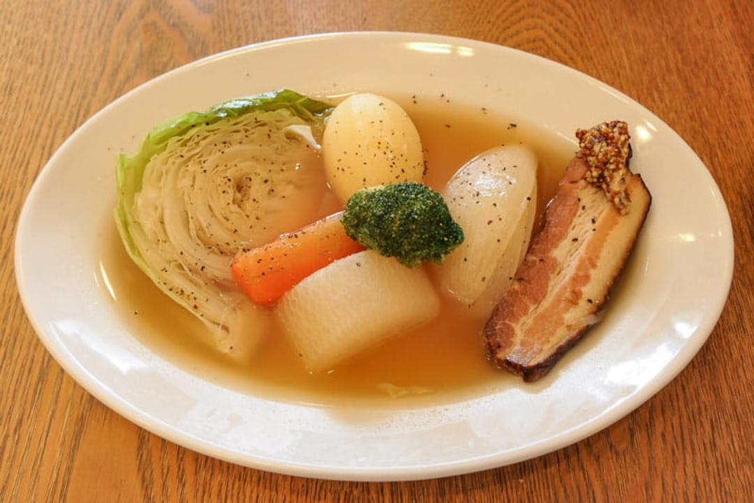 بشقاب خورشت گوساله فرانسوی، منبع عکس: ویکی مدیا، عکاس: MaedaAkihiko