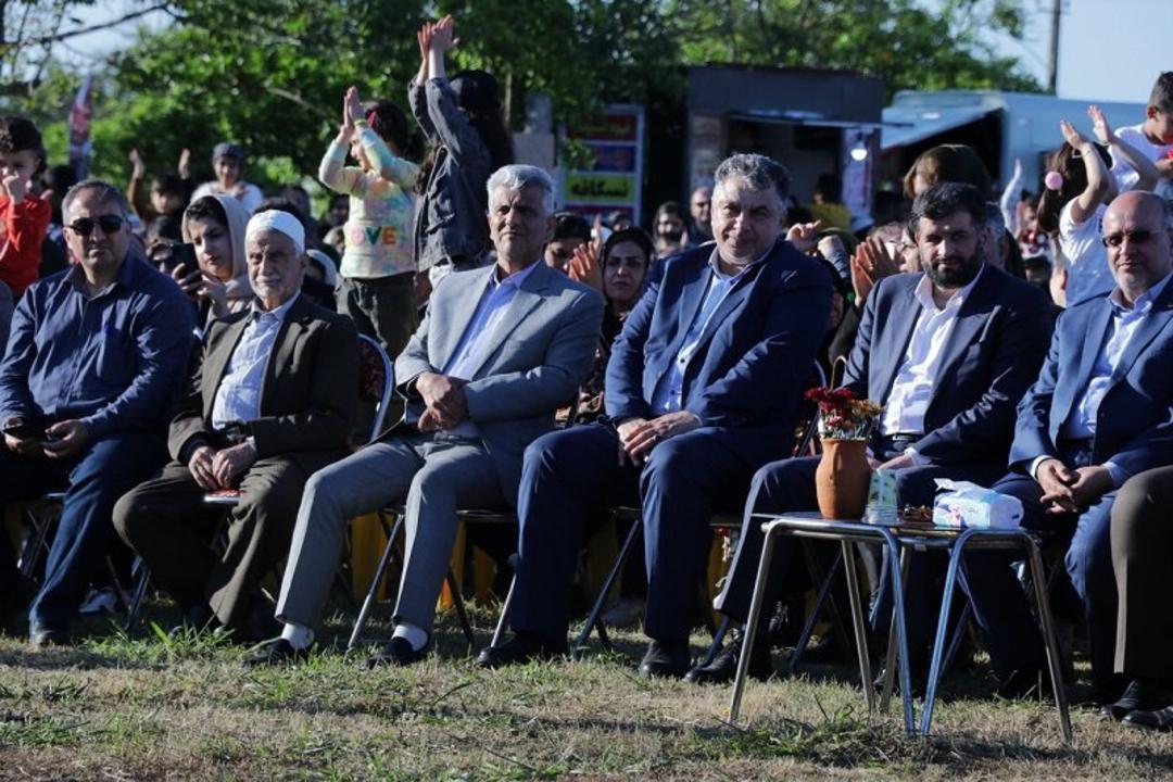 مسئولین برگزاری جشنواره ملی بهار نارنج سال ۱۴۰۳ لنگرود؛ منبع عکس: وب سایت Chtn.ir. عکاس: نامشخص