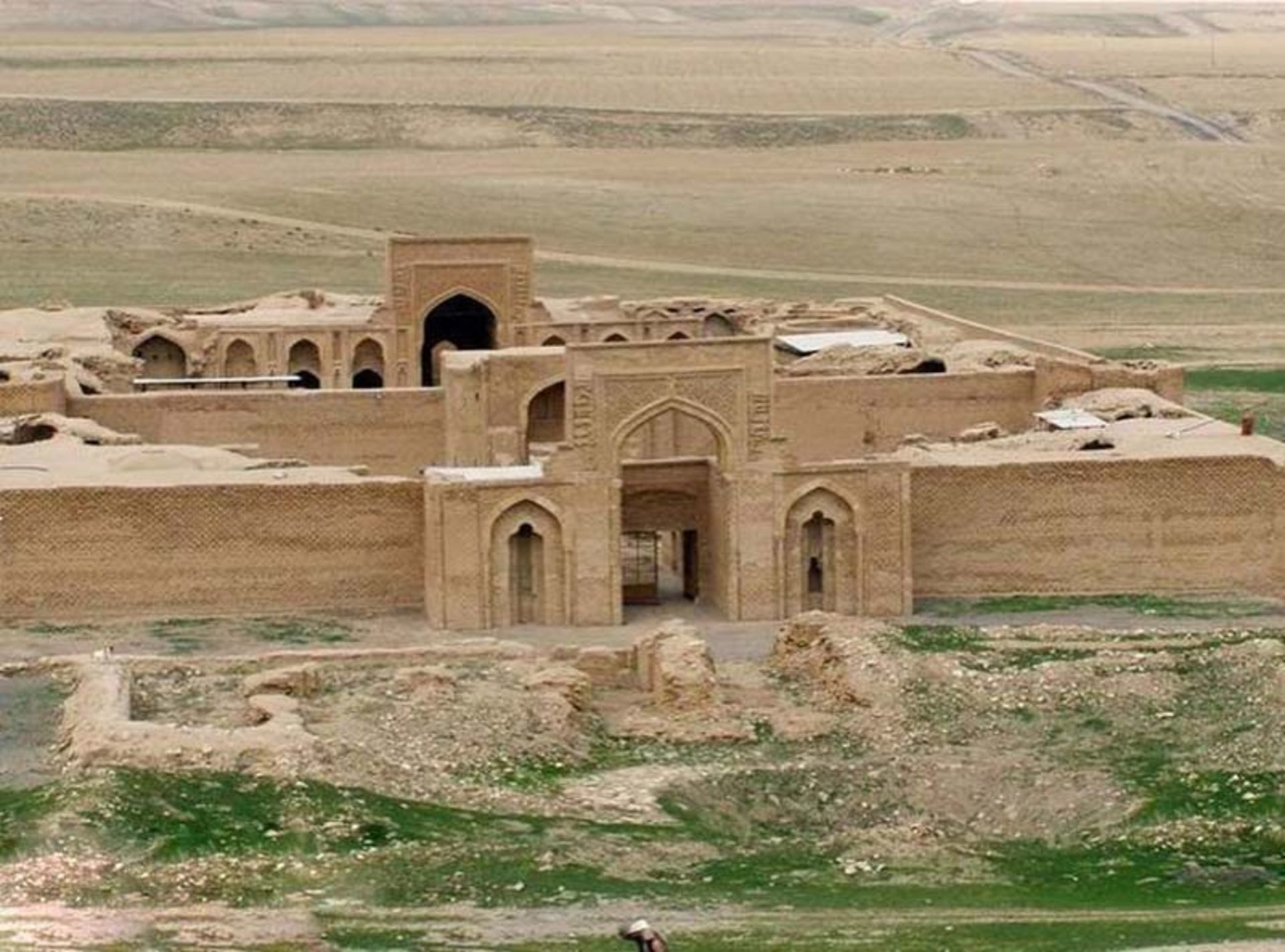 رباط شرف؛ منبع عکس: گوگل مپ؛ نام عکاس: اصغر شیروانی پور