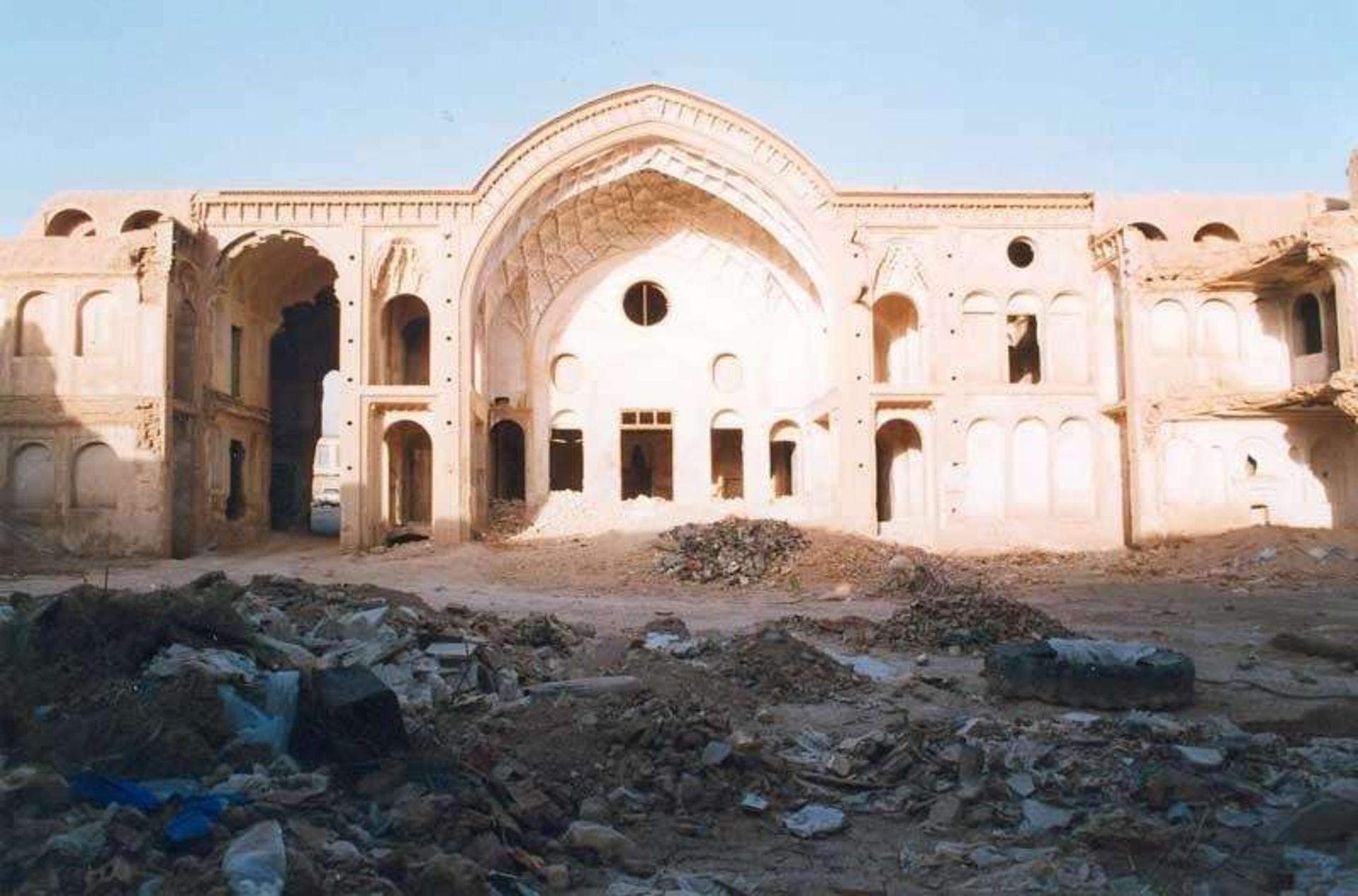 خانه عامری قبل از مرمت؛ منبع عکس: وب‌سایت rihfars.ir؛ عکاس: نامشخص