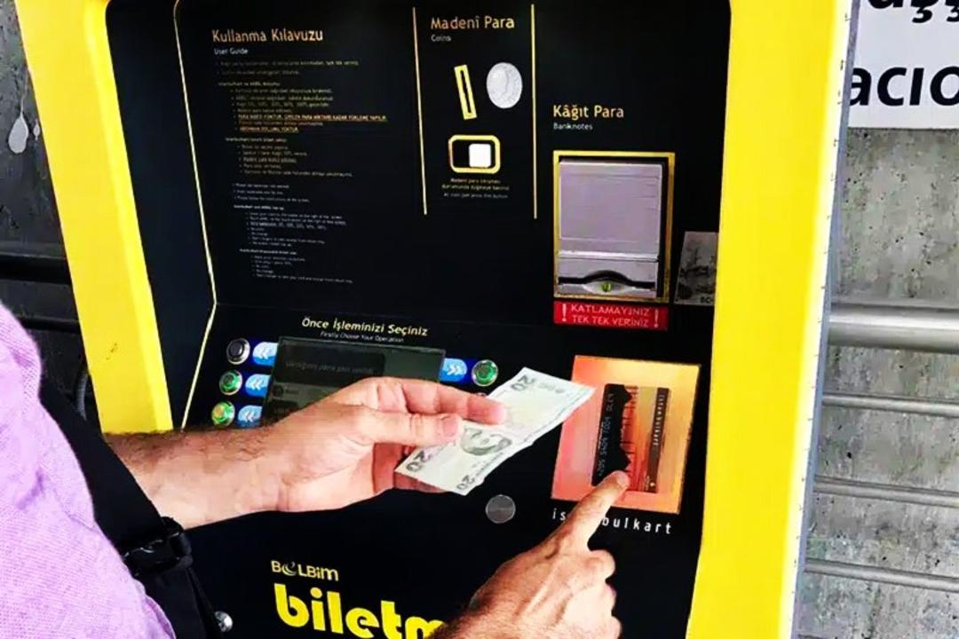 شارژ با دستگاه biletmakit، منبع: blog.turkishairlines، عکاس: ناشناس