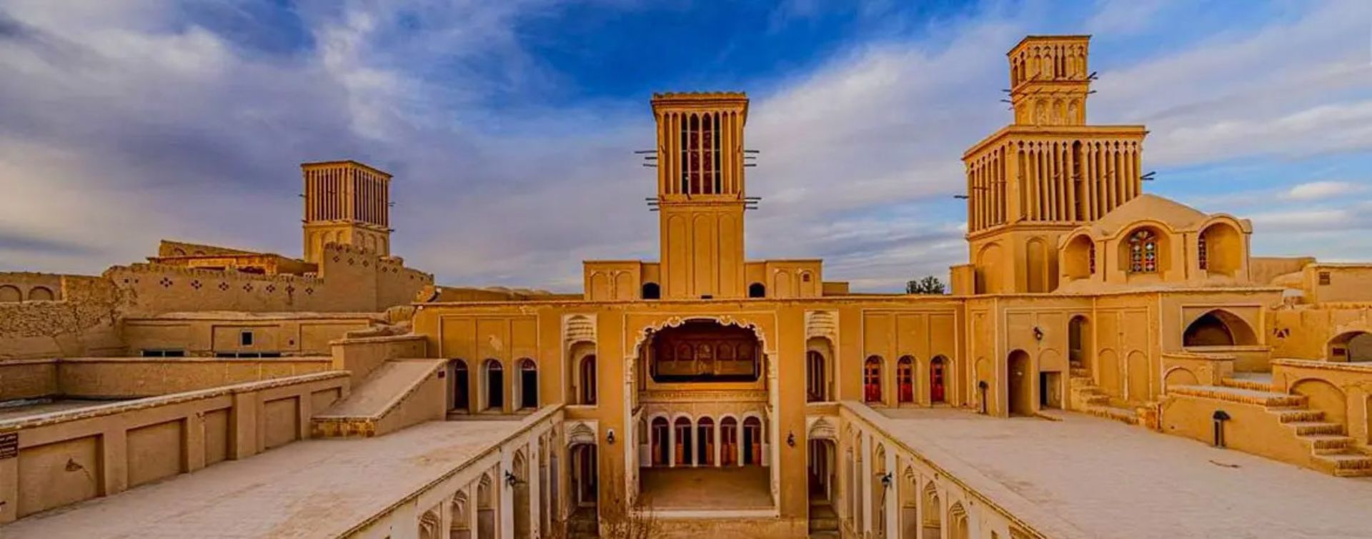 عمارت آقازاده ابرکوه؛ منبع عکس: soraya.news؛ عکاس: نامشخص