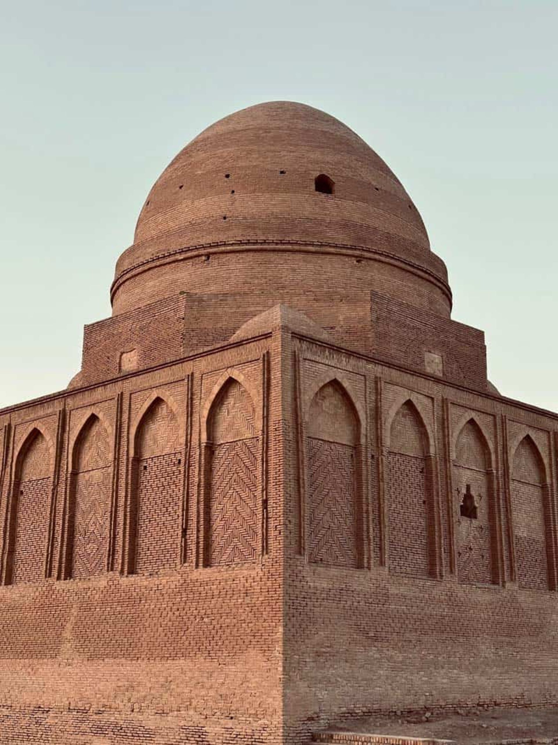 معماری آرامگاه بابا لقمان؛ منبع عکس: گوگل مپ؛ نام عکاس: MOHSEN GOLD