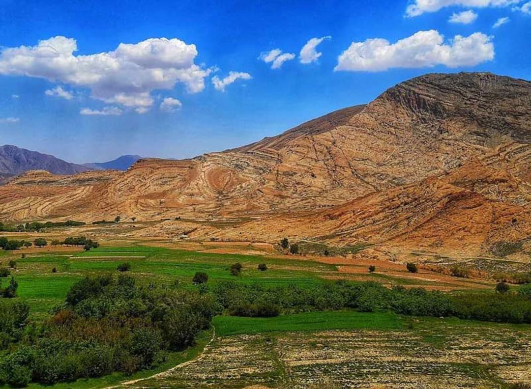 کوهستان و طبیعت سرسبز روستای فوسک کوهپایه، منبع عکس: صفحه اینستاگرام kerman_photoland، عکاس: نامشخص