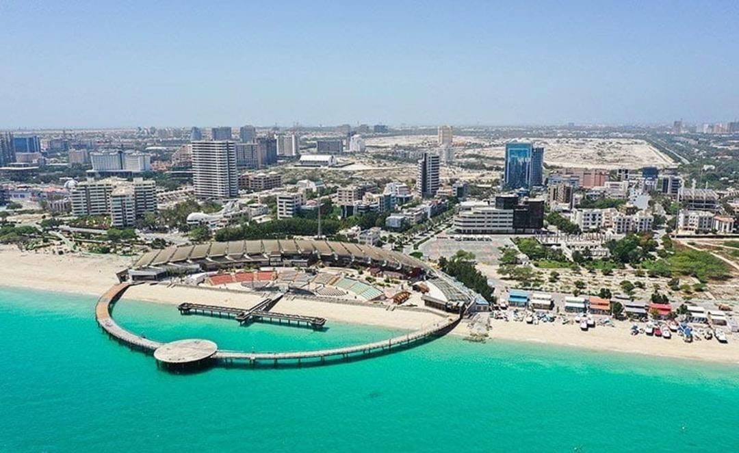 اسکای لاین جزیره کیش از نمای بالا، منبع عکس: ویکی مدیا، عکاس: حسین تهوری