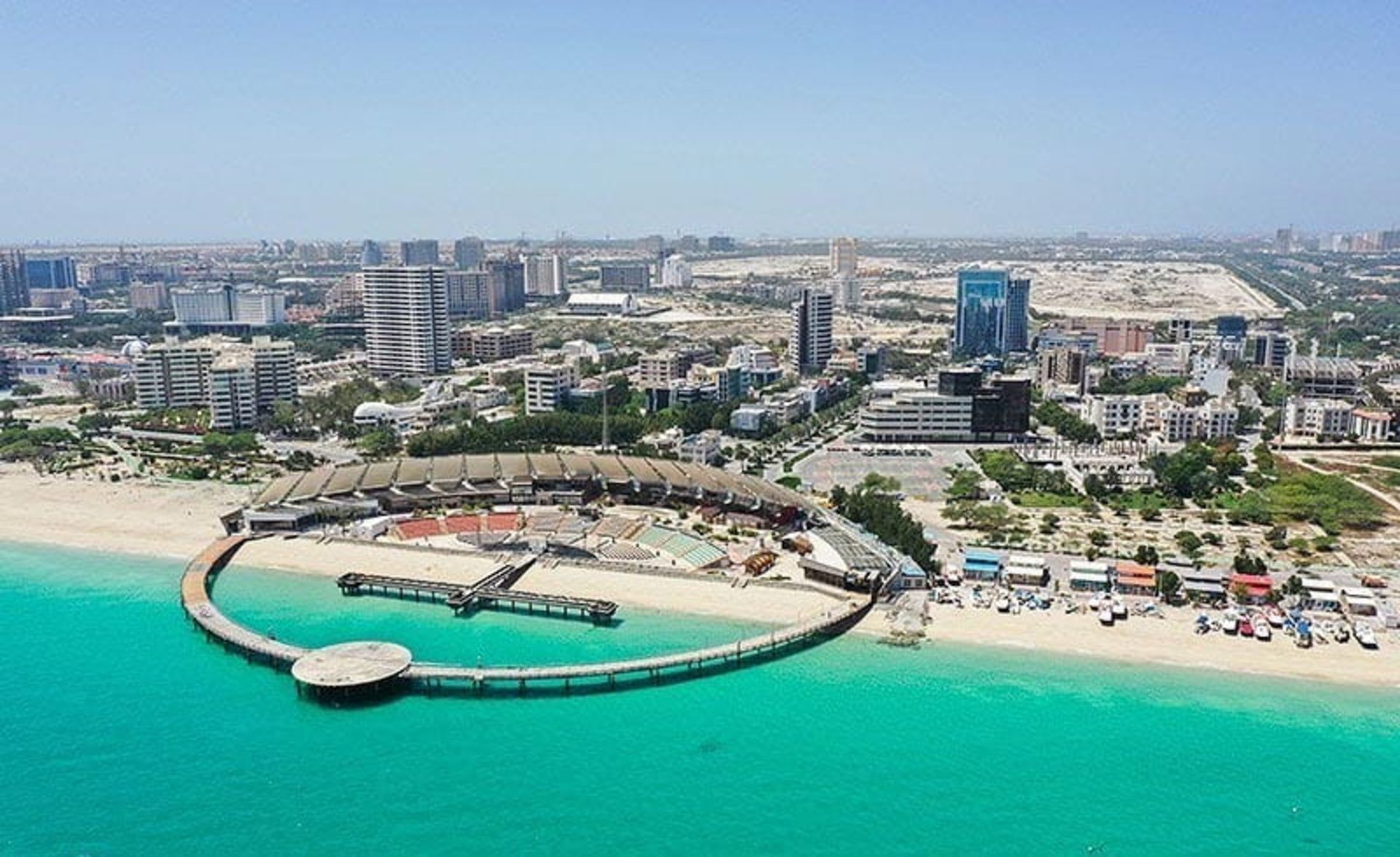 اسکای لاین جزیره کیش از نمای بالا، منبع عکس: ویکی مدیا، عکاس: حسین تهوری