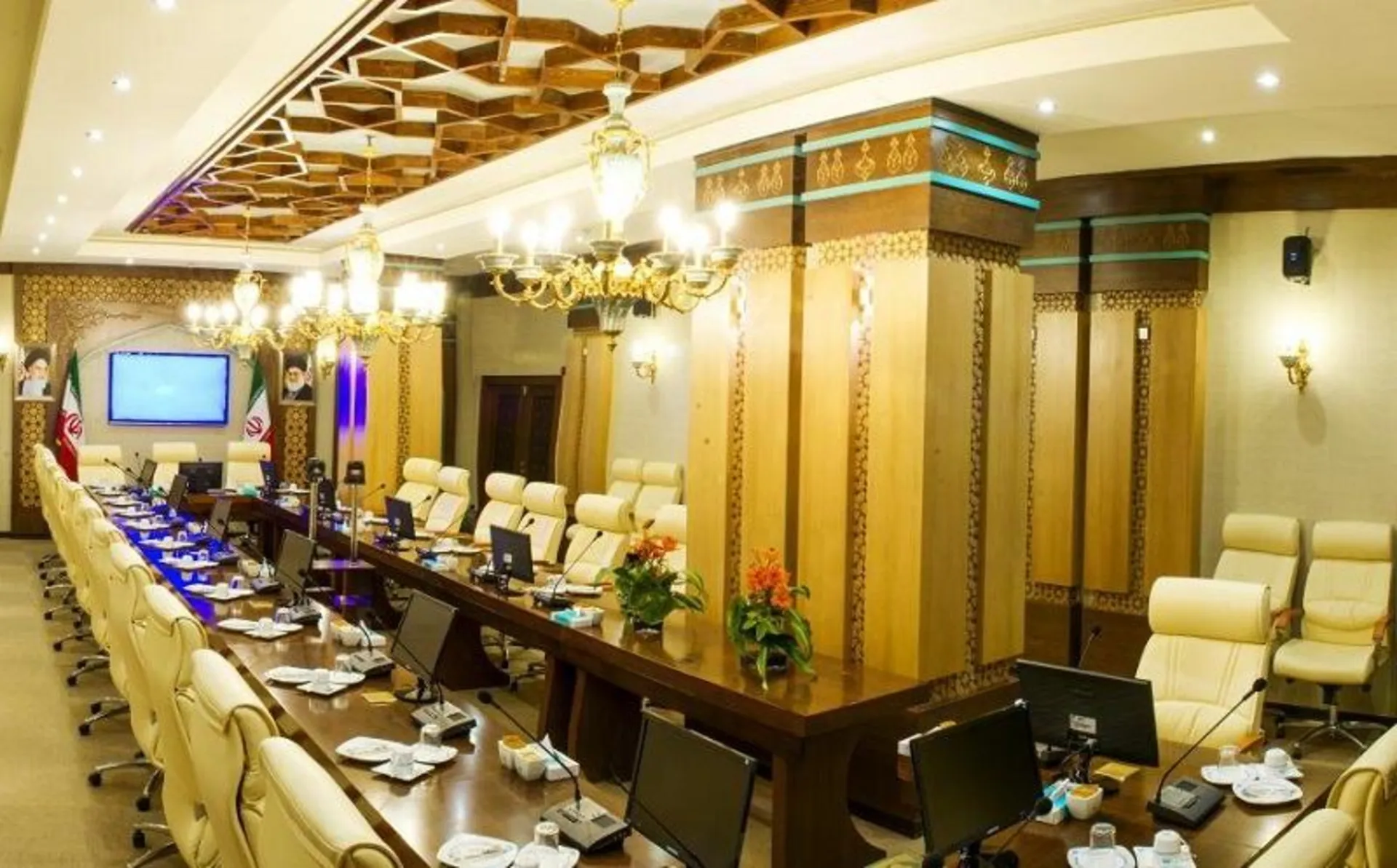 سالن کنفرانس هتل مدینه الرضا مشهد؛ منبع عکس: گوگل مپ. عکاس: Soroush Chavoshi Nasab
