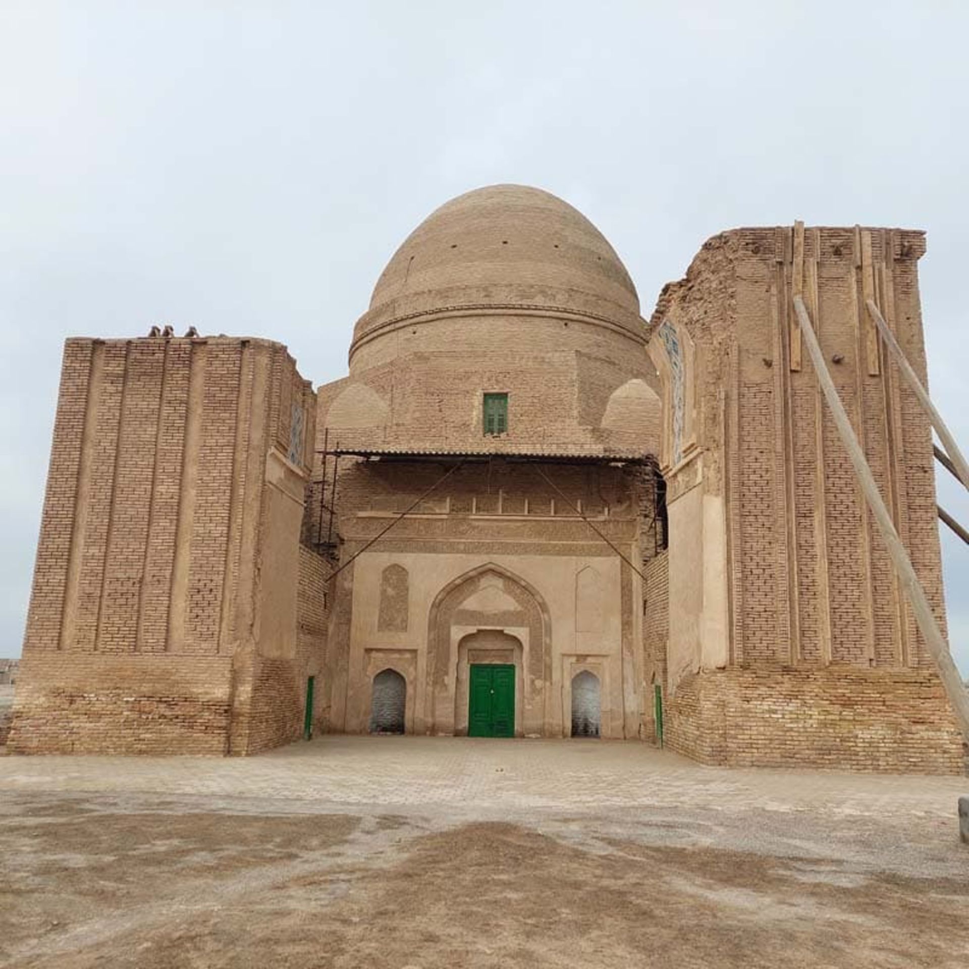 معماری کلی آرامگاه بابا لقمان؛ منبع عکس: گوگل مپ؛ نام عکاس: Msadegh Sansari