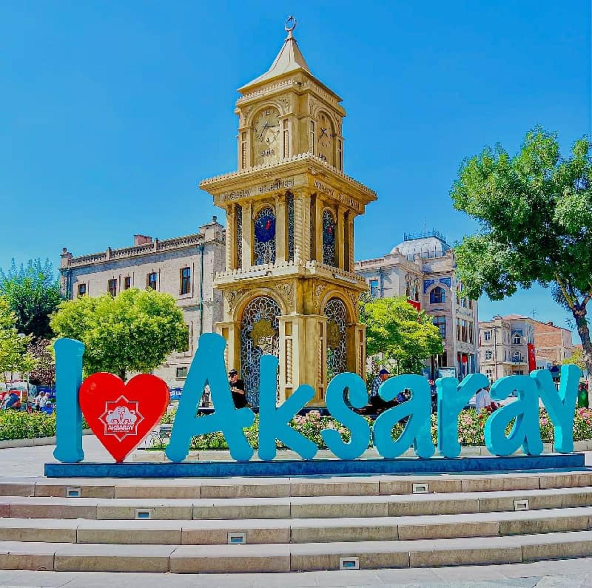 برج ساعت آکسارای، منبع: ویکی پدیا، عکاس: NuriCanY
