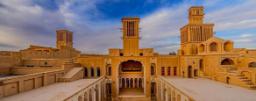 عمارت آقازاده ابرکوه؛ منبع عکس: soraya.news؛ عکاس: نامشخص