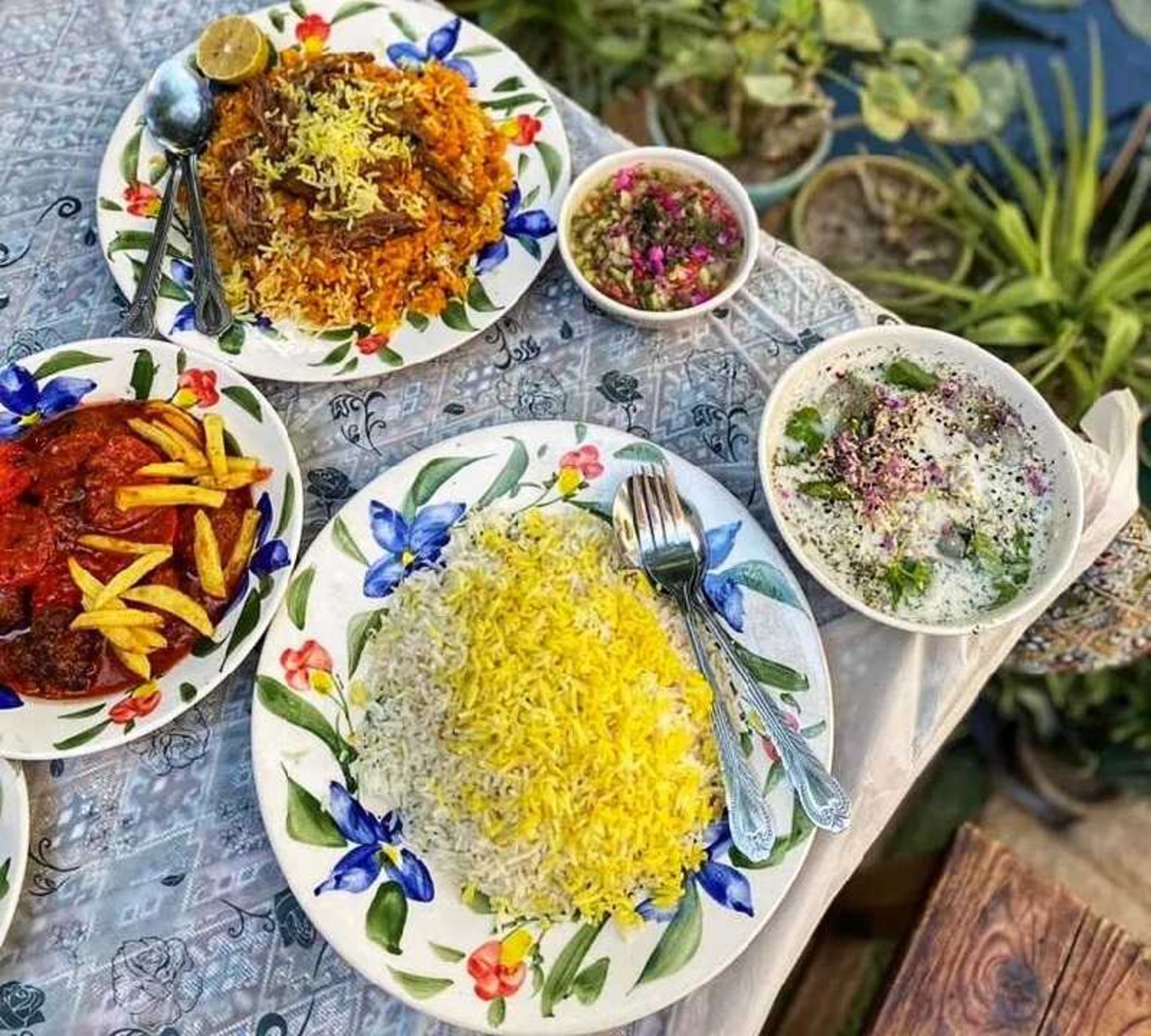 ناهار بومگردی ترنجستان شیراز؛ منبع عکس: اینستاگرام Toranjestanhouse. عکاس: نامشخص