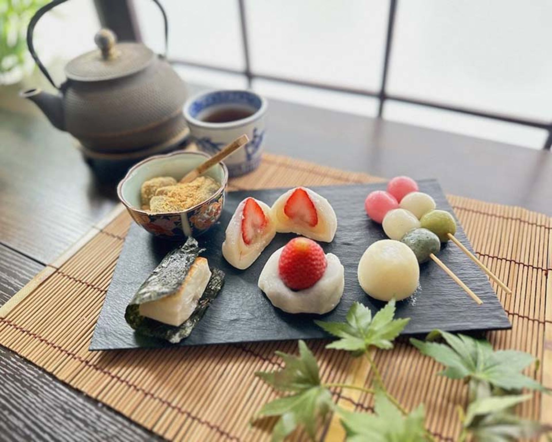 سرو موچی به شکل سوشی؛ منبع عکس: byFood ؛ نام عکاس: نامشخص