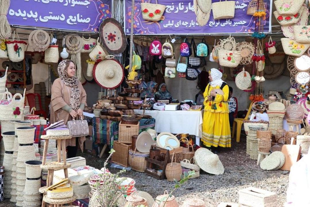 عرضه محصولات حصیری در جشنواره ملی بهار نارنج سال ۱۴۰۳ لنگرود؛ منبع عکس: وب سایت Chtn.ir. عکاس: نامشخص
