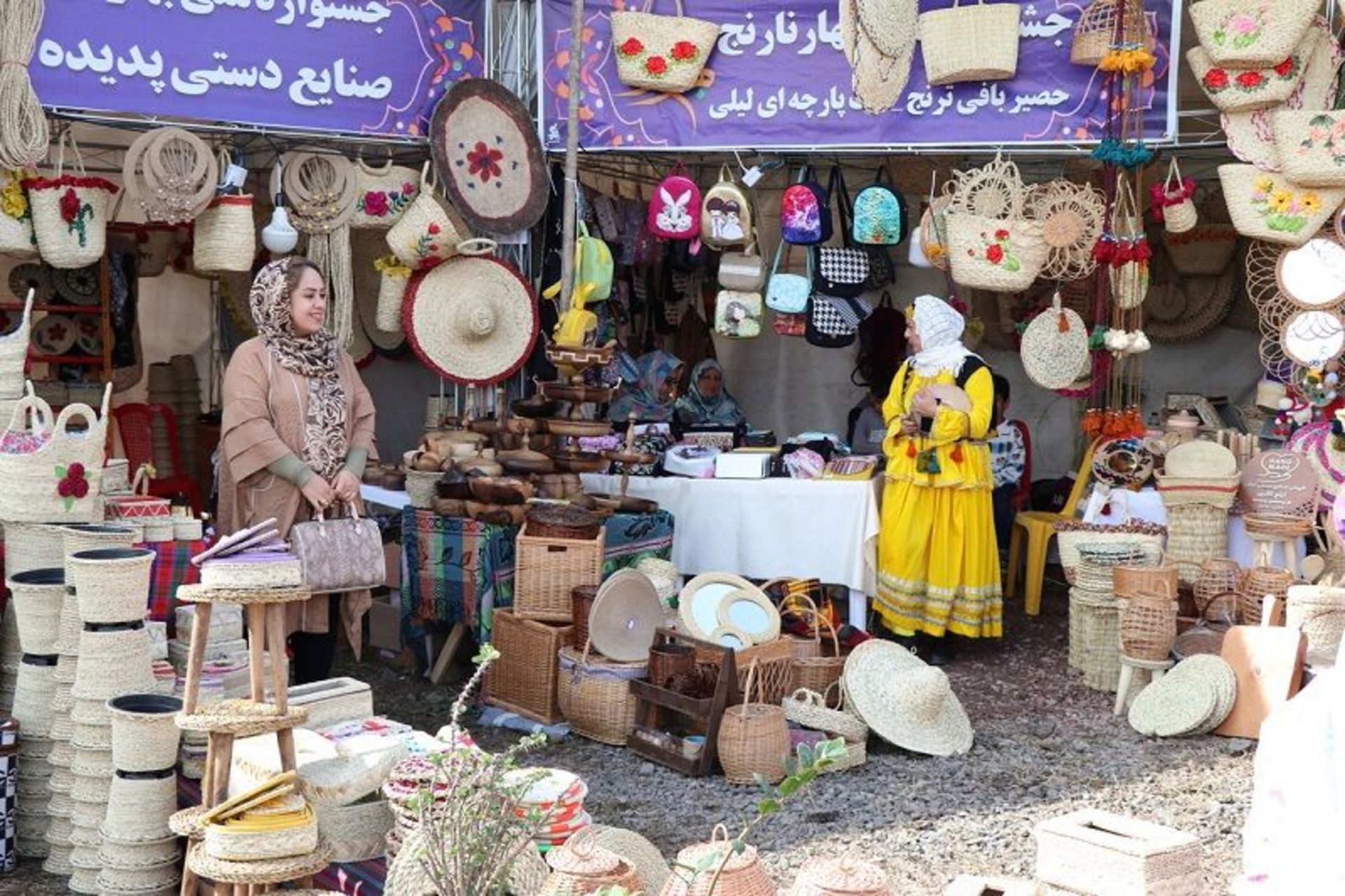 عرضه محصولات حصیری در جشنواره ملی بهار نارنج سال ۱۴۰۳ لنگرود؛ منبع عکس: وب سایت Chtn.ir. عکاس: نامشخص