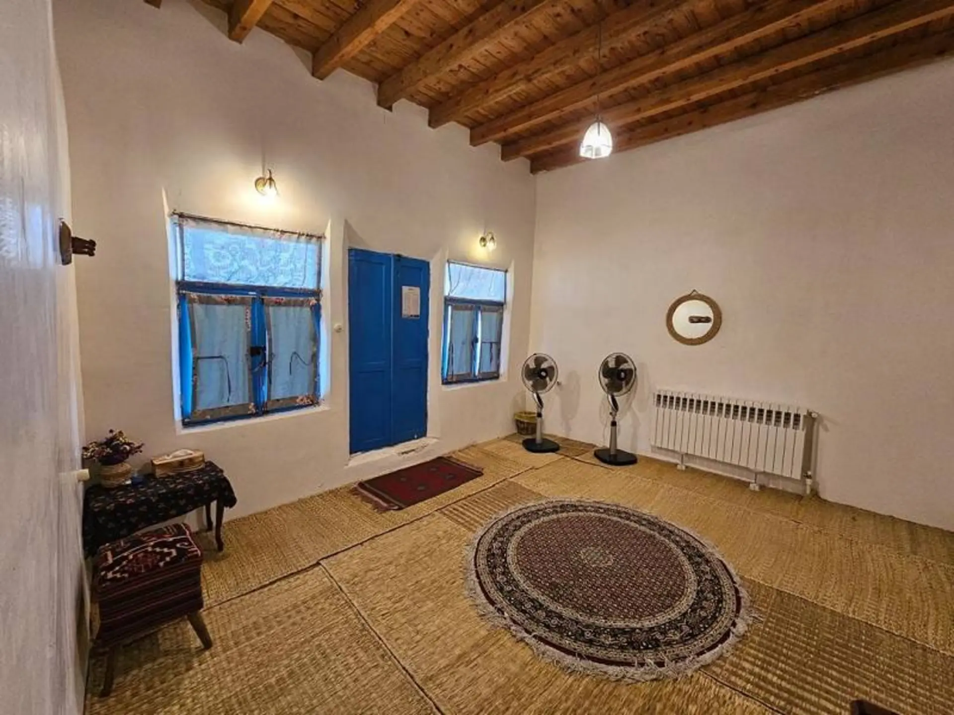 اتاق‌ کف خواب ساختمان قدیمی؛ منبع عکس: ارسالی بوم گردی قدیم خونه. عکاس: آقای امیر احمدیان
