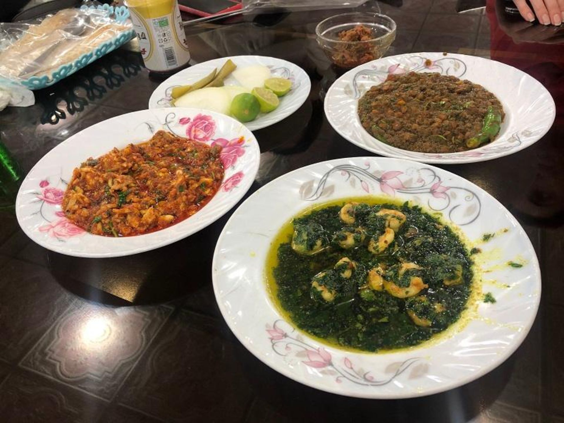 غذای محلی در رستوران بلوچ چابهار؛ منبع عکس: گوگل مپ؛ عکاس: نیکا بهجتی
