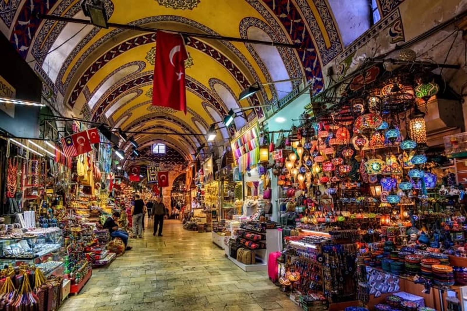 بازار بزرگ استانبول، منبع: turkeytravelplanner، عکاس، نامشخص