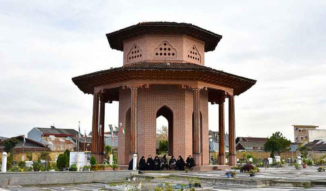 معماری سنتی و ایرانی آرامگاه میرزا کوچک خان جنگلی رشت