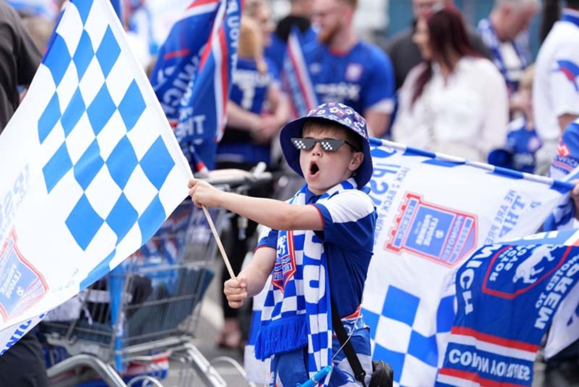 شادی هواداران ایپسویچ تاون (Ipswich Town ) برای صعود به لیگ برتر انگلستان پس از 22 سال
