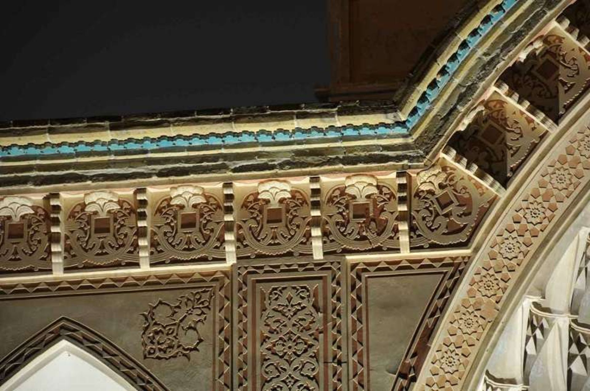 گچ بری های خانه عامری؛ منبع عکس: وب‌سایت rihfars.ir؛ عکاس: نامشخص
