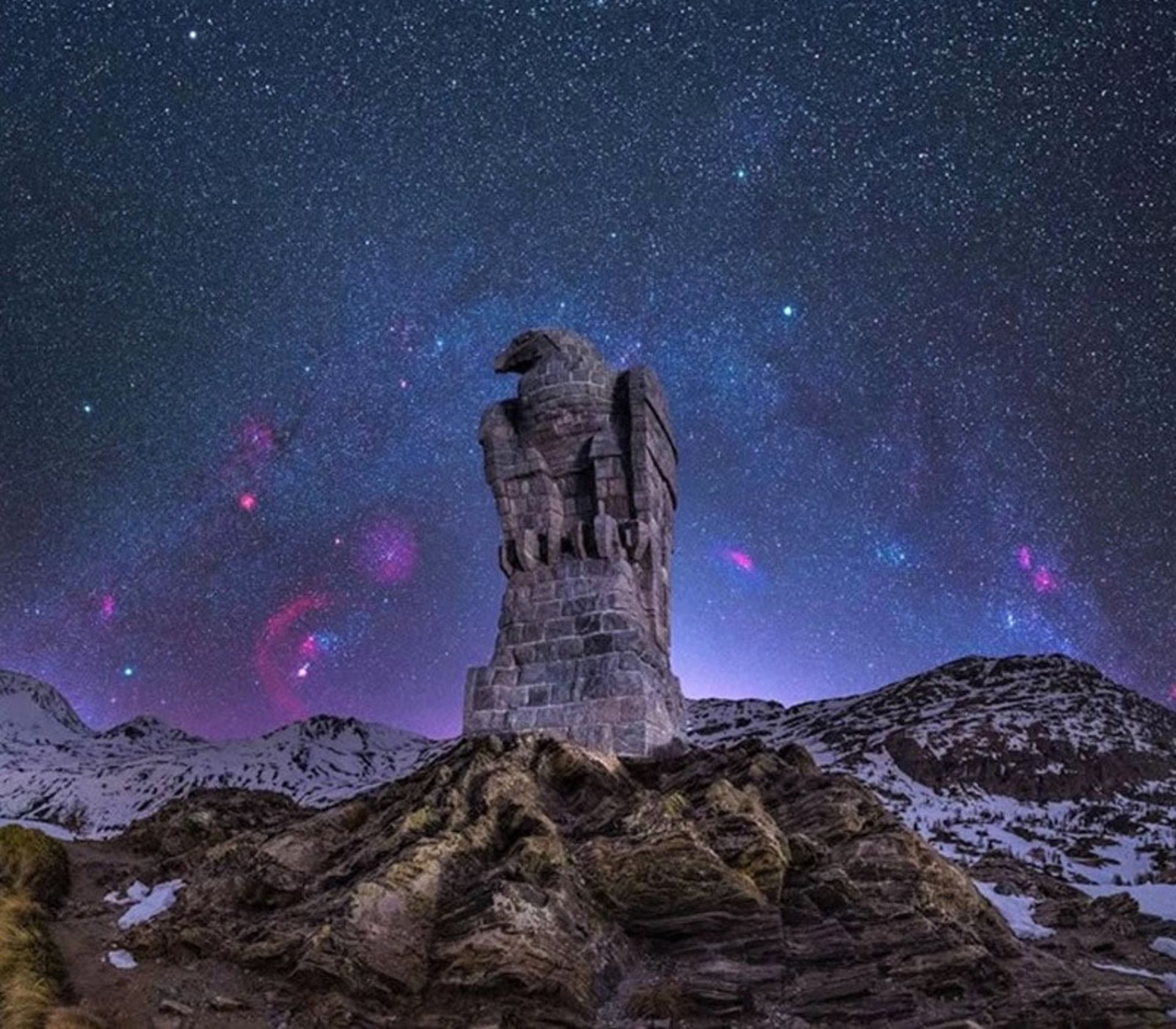 مجسمه عقاب در شب خاورمیانه، منبع عکس: benjaminbarakat.com، عکاس: Benjamin Barakat