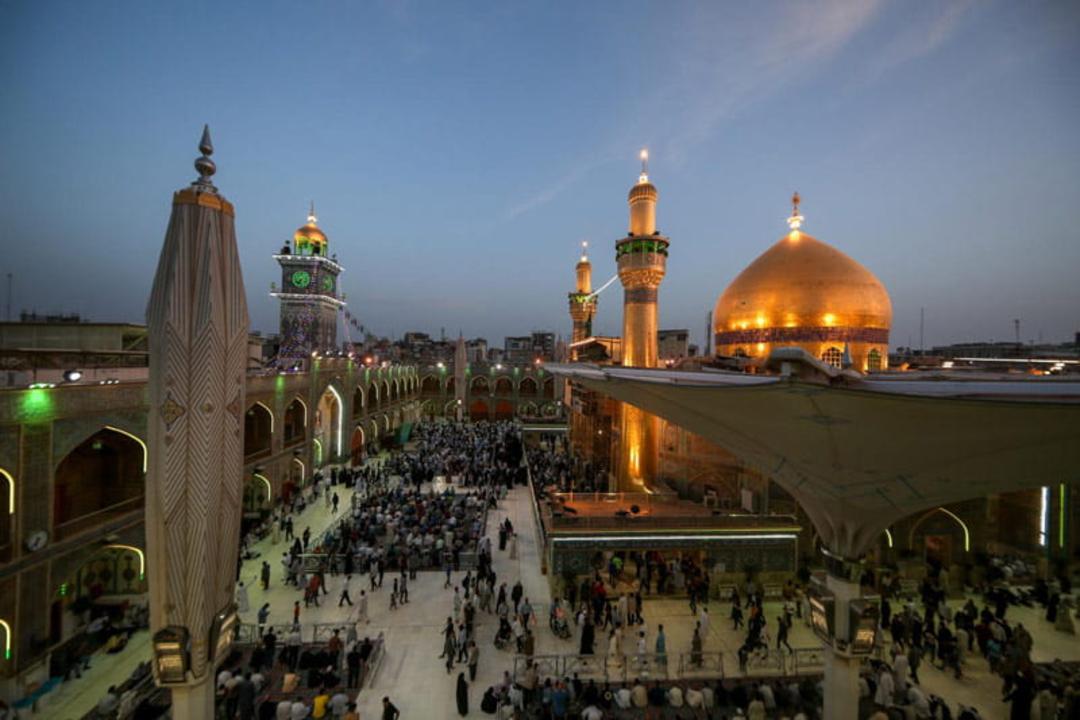 گنبد و شبستان و حرم امام علی از نمای دور، منبع عکس: سایت حرم امام علی (ع)، عکاس: انمار خلیل (anmar khalil)
