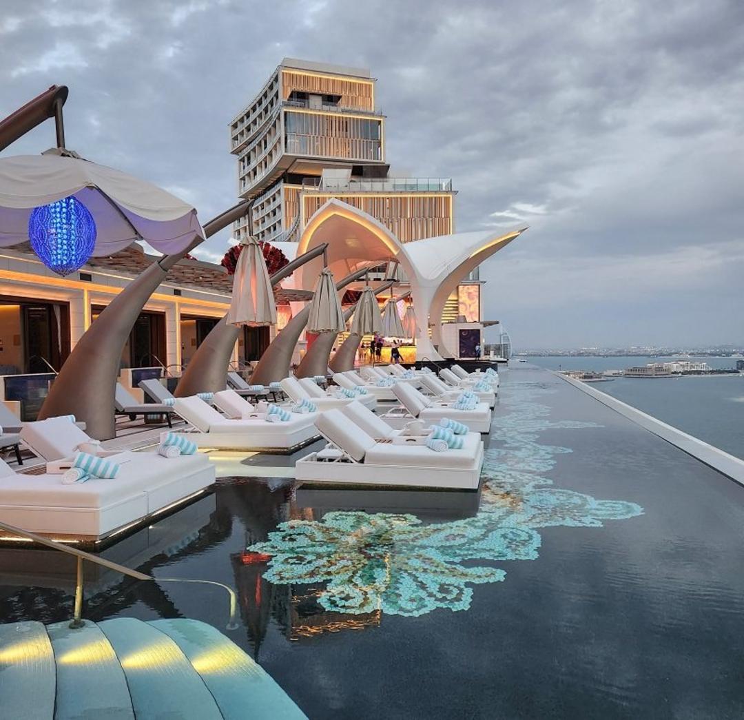 تخت های ساحلی هتل آتلانتیس رویال دبی؛ منبع عکس: گوگل مپ Atlantis.com. عکاس: Vianney Padrino