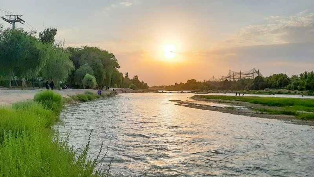 عبور زاینده رود از میان پارک ناژوان اصفهان