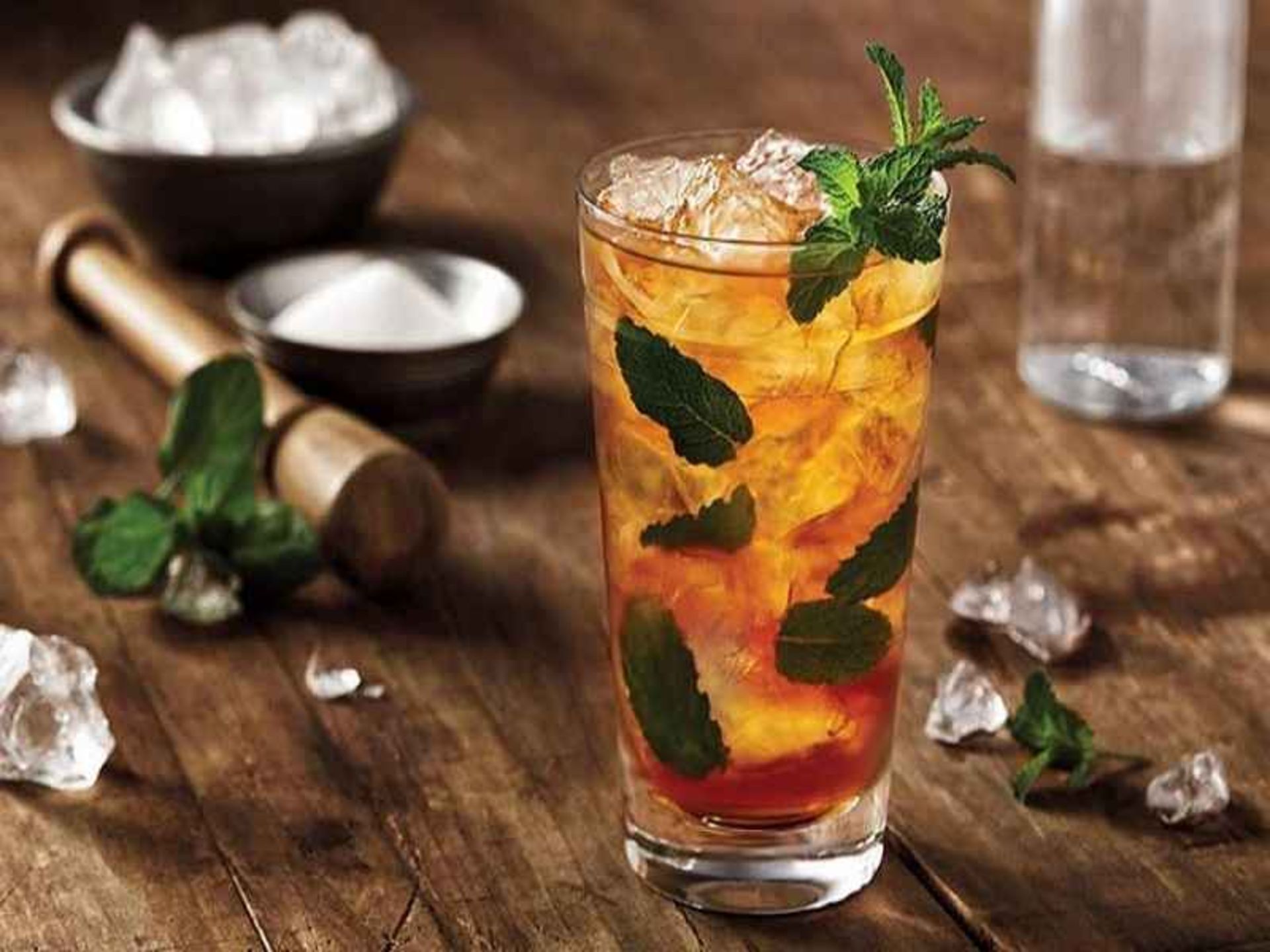 یک لیوان شربت سکنجبین