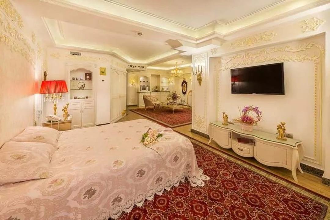 سوییت پرنسس رویال هتل گلدن پالاس مشهد؛ منبع عکس: وب‌سایت Goldenpalacehotel.com. عکاس: نامشخص