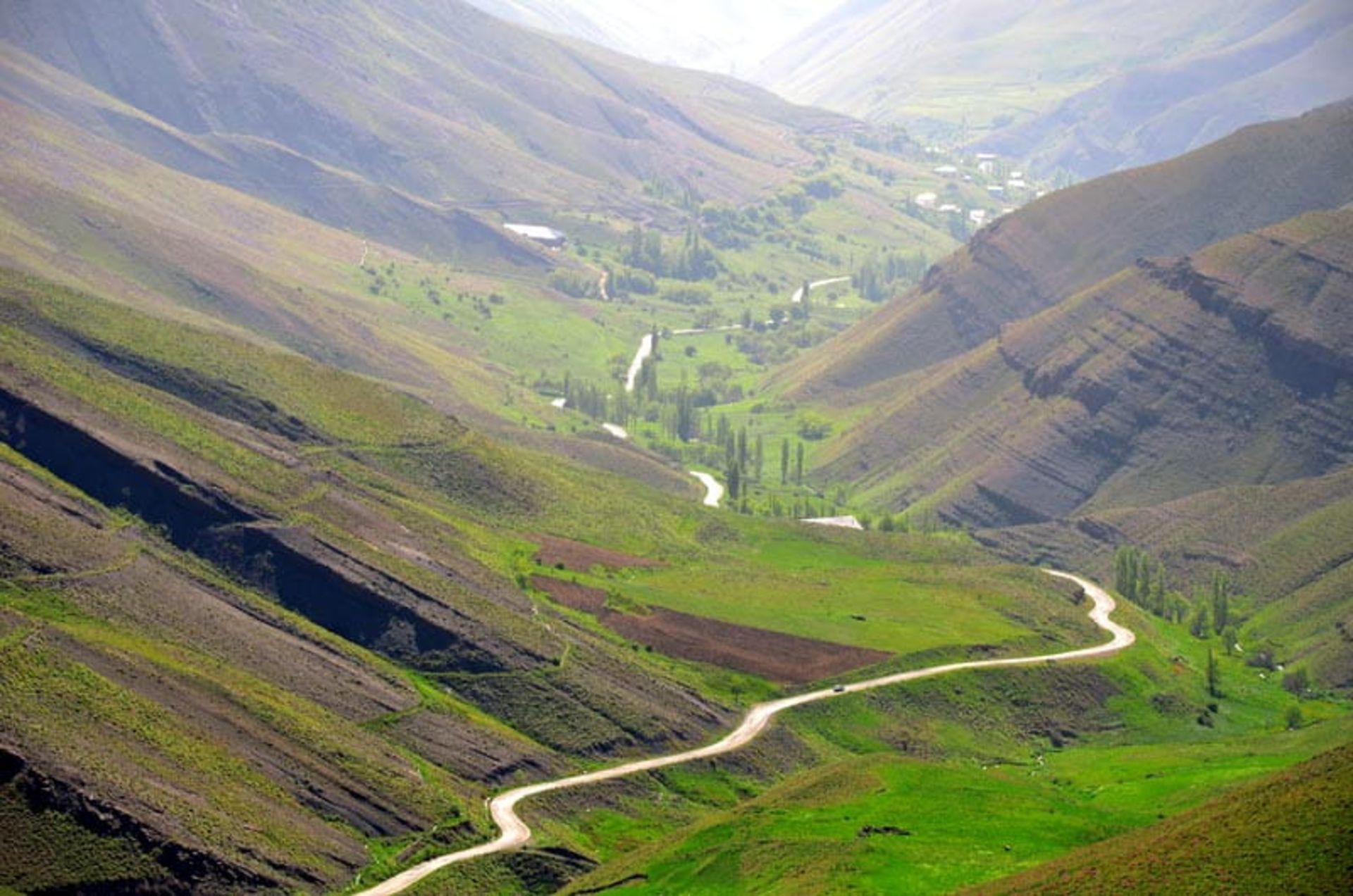 جاده کوهستای بلده به روستای یوش، منبع عکس: ویکی مدیا، عکاس: علیرضا جواهری