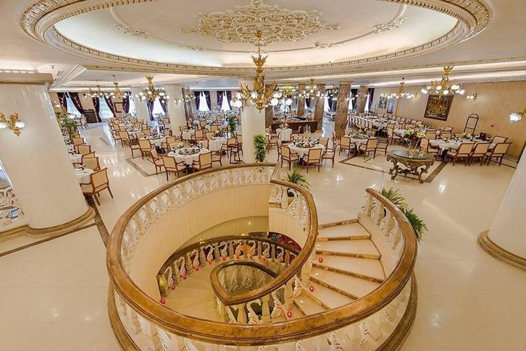 رستوران ترنم هتل گلدن پالاس مشهد؛ منبع عکس: وب سایت Goldenpalacehotel.com. عکاس: نامشخص