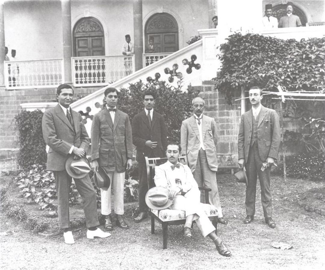 تصویر یکی افراد قاجار در عکس آلبوم خانه کاخ گلستان؛ منبع عکس: آلبوم خانه کاخ گلستان. عکاس: نامشخص