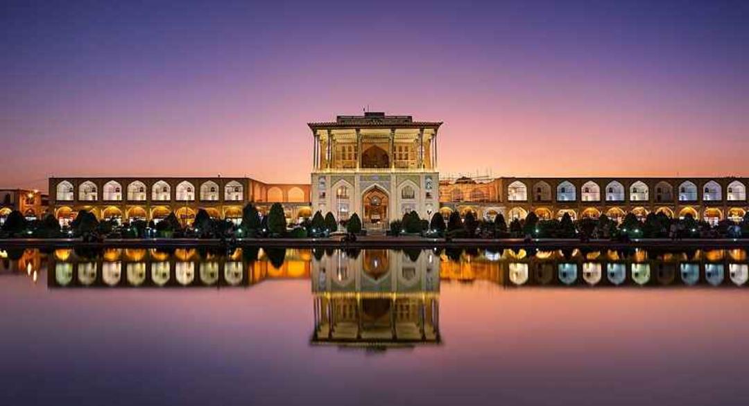 عمارت عالی قاپو در میدان نقش جهان اصفهان