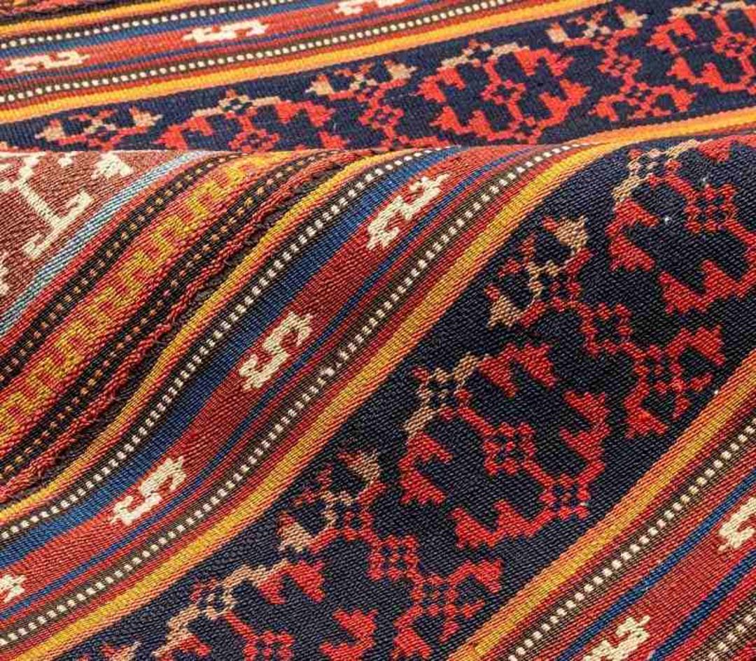 جاجیم دستبافت کردستان؛ منبع عکس: وب سایت Cpersia.com. عکاس: نامشخص
